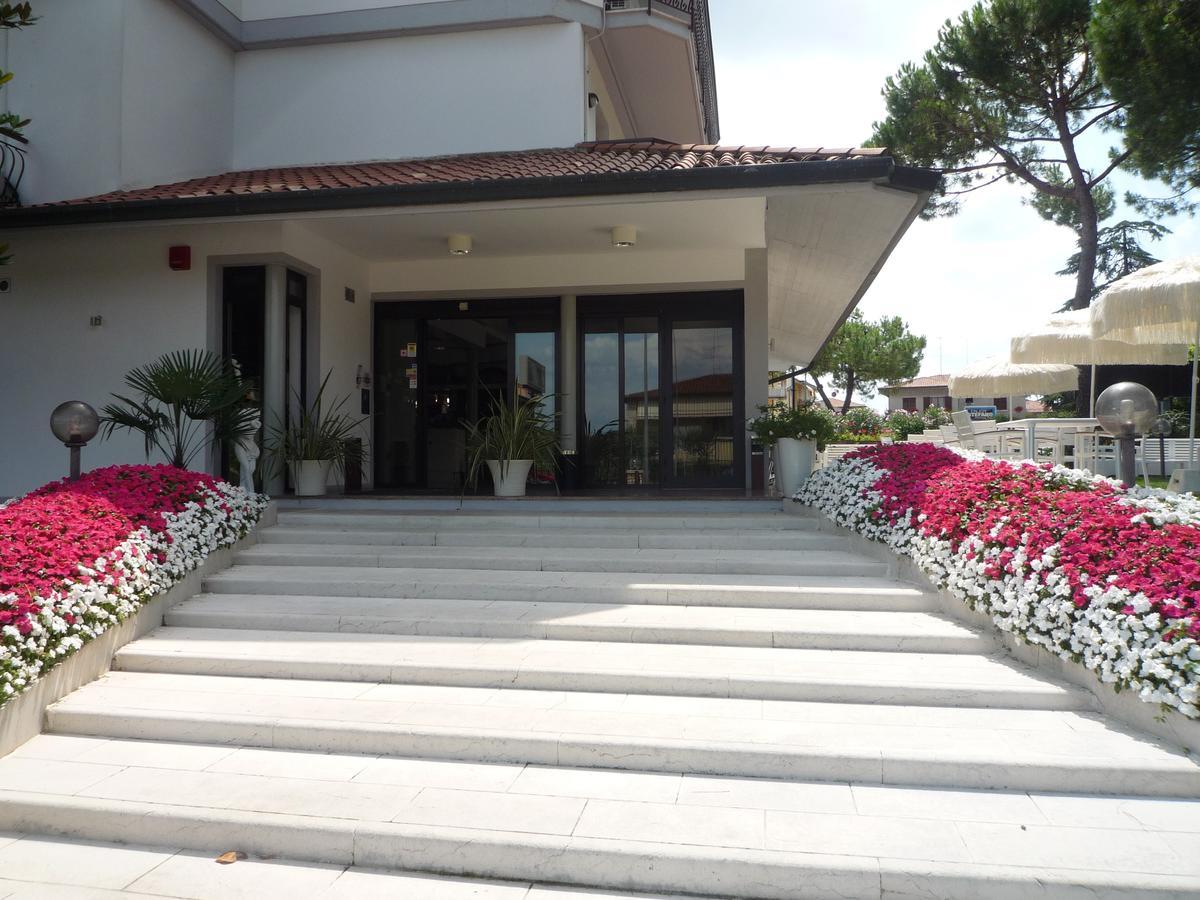 Hotel International Sirmione Bagian luar foto