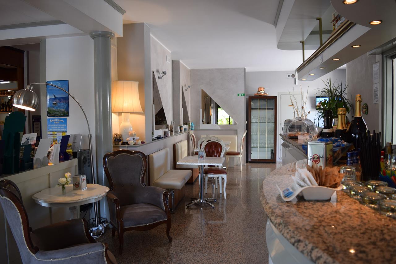 Hotel International Sirmione Bagian luar foto