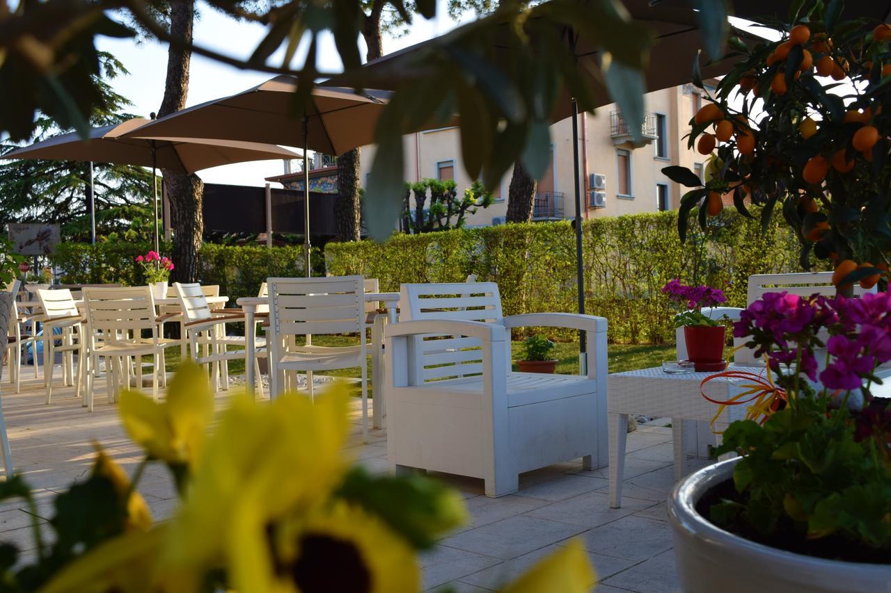 Hotel International Sirmione Bagian luar foto