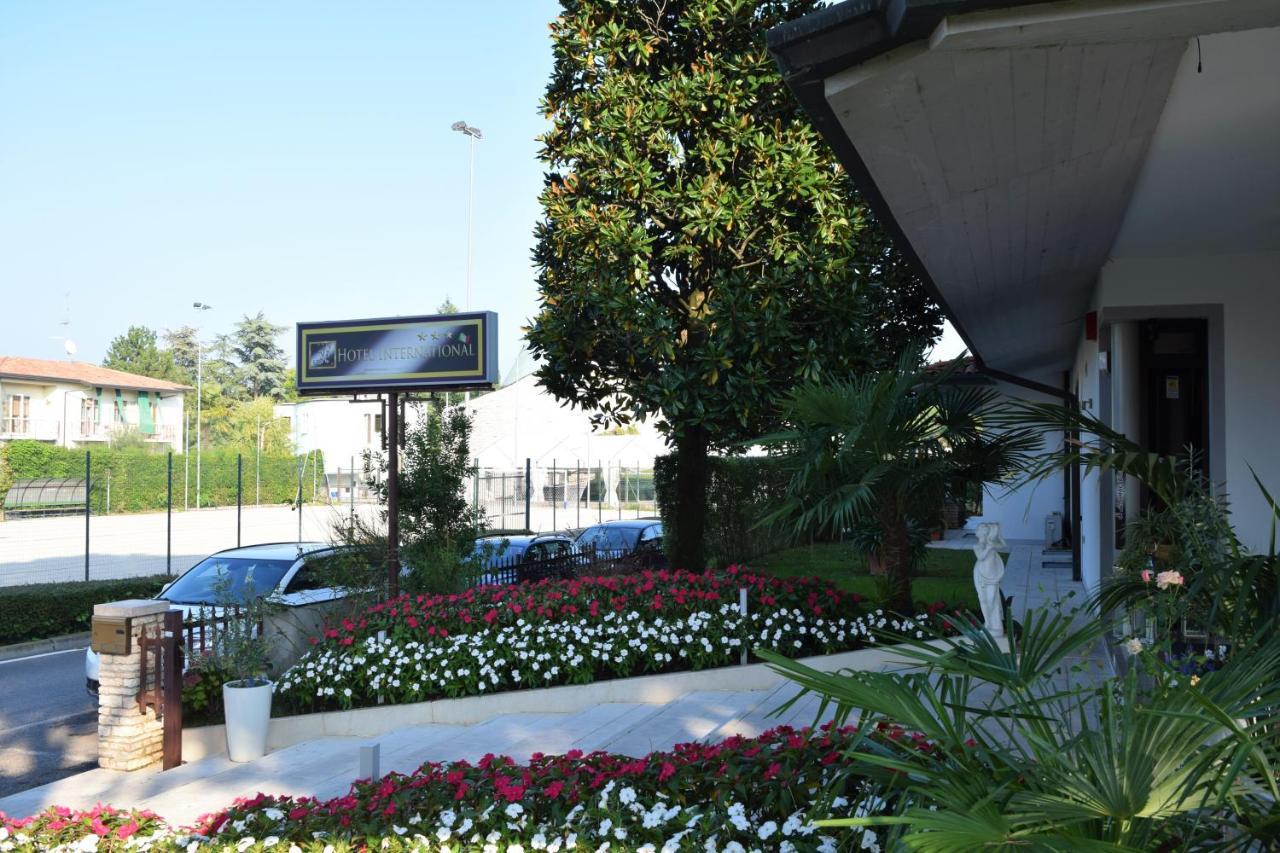 Hotel International Sirmione Bagian luar foto